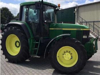 Колёсный трактор John Deere 6910