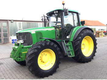 Колёсный трактор John Deere 6920S
