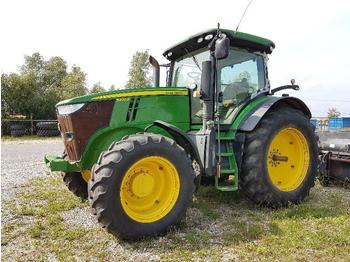 Колёсный трактор John Deere 7200R