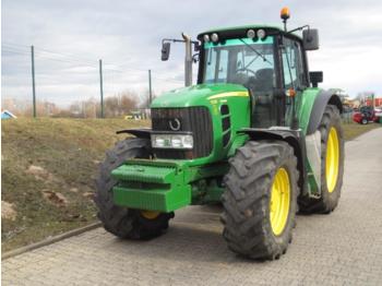 Колёсный трактор John Deere 7530