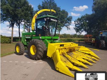 Кормоуборочный комбайн John Deere 5830
