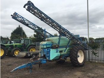 BERTHOUD RACER 32 - Прицепной опрыскиватель