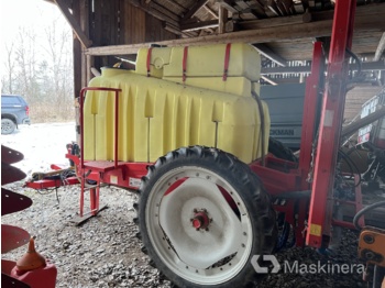 Växtskyddsspruta Agromehanika AGS 3000 EN - Прицепной опрыскиватель