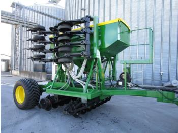 Сеялка точного высева John Deere 750A