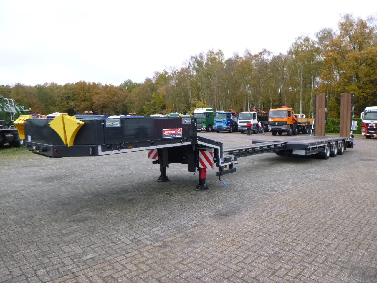 Новый низкорамный полуприцеп Langendorf 3-axle semi-lowbed trailer 48T ext. 13.5 m + ramps: фото 15