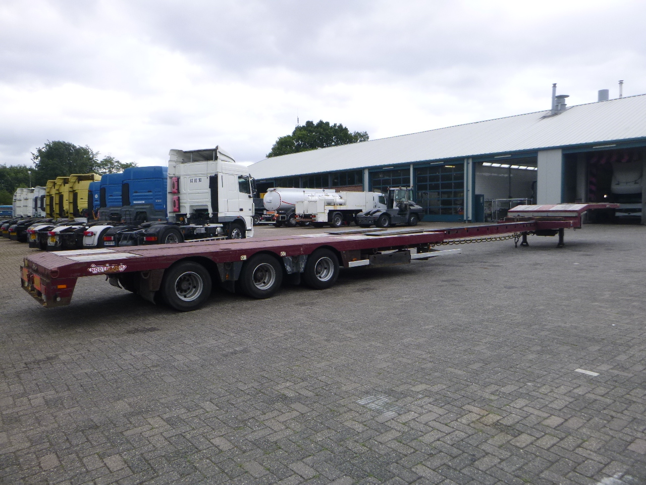 Низкорамный полуприцеп Nooteboom 3-axle semi-lowbed trailer extendable 14.5 m + ramps: фото 4