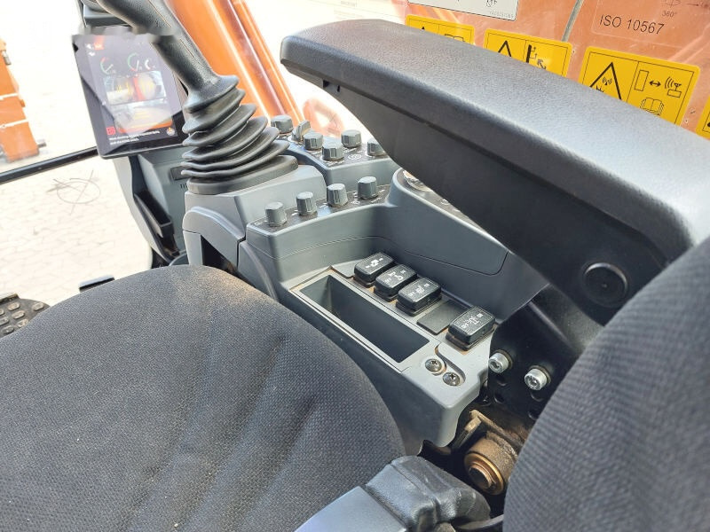 Гусеничный экскаватор Hitachi ZX210LC-7: фото 13