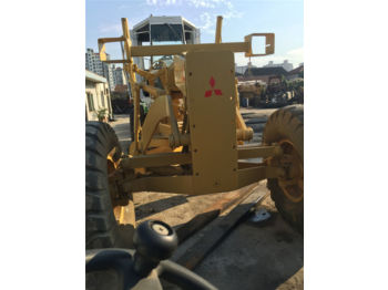 MITSUBISHI MG330 - Грейдер