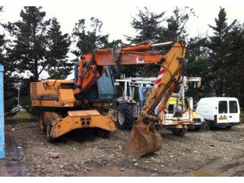 Колёсный экскаватор Case 688B
