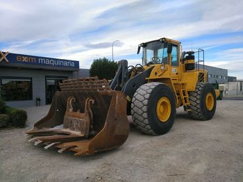 Колёсный погрузчик Volvo L220E