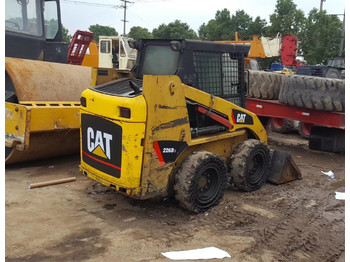Минипогрузчик с бортовым поворотом CATERPILLAR 226B