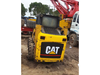 Минипогрузчик с бортовым поворотом CATERPILLAR 226B