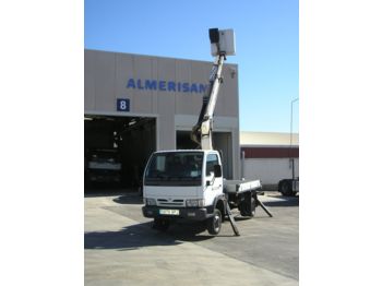 NISSAN CABSTAR. CESTA ELEVADORA. - Подъёмник