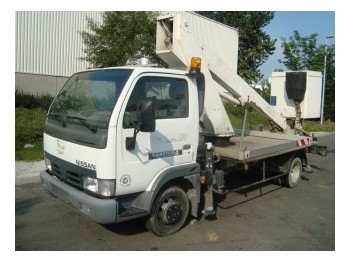 Nissan Cabstar - Подъёмник