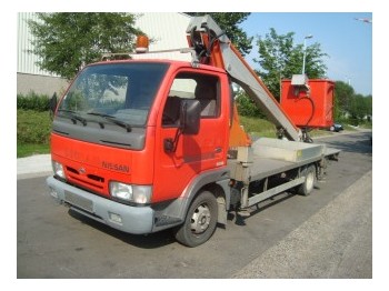 Nissan Cabstar - Подъёмник