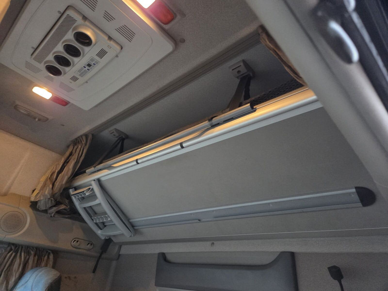 Тягач DAF XF 106 510