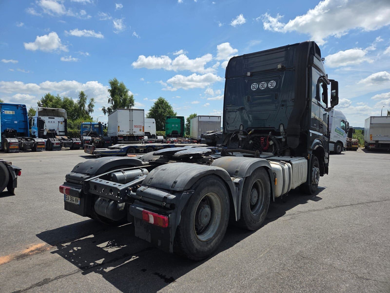 Тягач Mercedes-Benz Arocs 3363