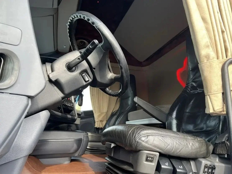 Тягач Scania T520 V8 Speciel interior. Air / Air suspension. Opticruise / Retarder .PTO on Engine and gearbox.: фото 13