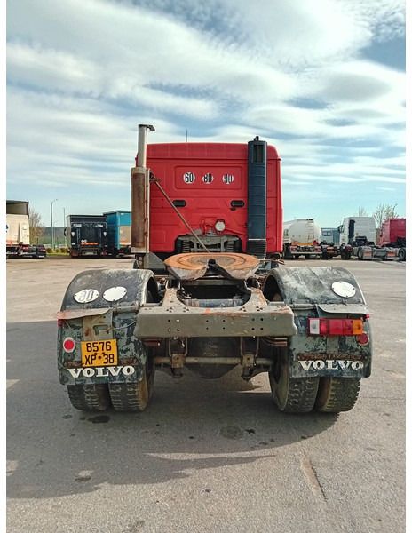 Тягач Volvo F12