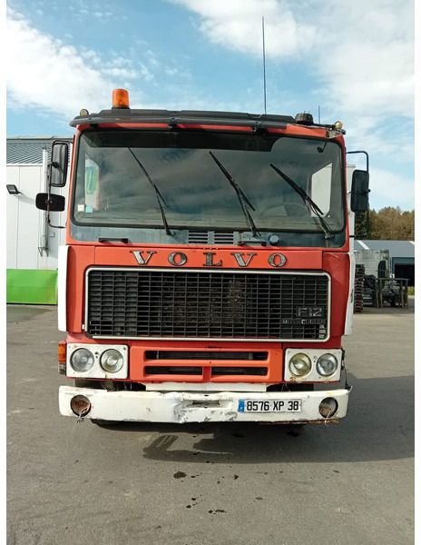 Тягач Volvo F12
