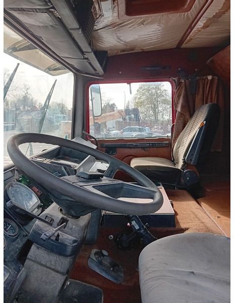 Тягач Volvo F12