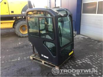 Bobcat E16 - Кабина