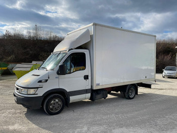 Фургон с закрытым кузовом IVECO 35C15: фото 1