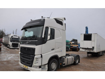 : фото в шапке страницы