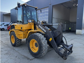 : фото в шапке страницы