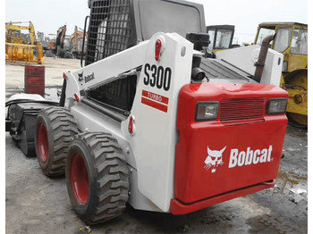 Мини-погрузчик с бортовым поворотом BOBCAT S300: фото 1