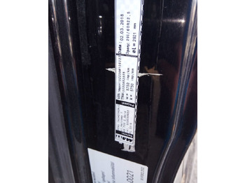 : фото в шапке страницы