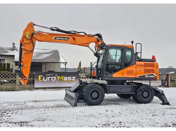 : фото в шапке страницы