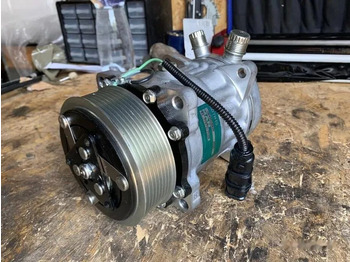 : фото в шапке страницы