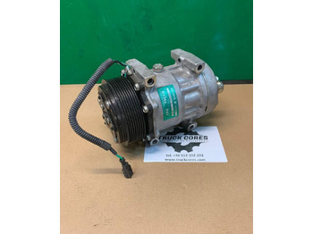 : фото в шапке страницы