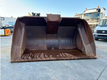 : фото в шапке страницы