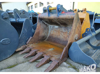 : фото в шапке страницы