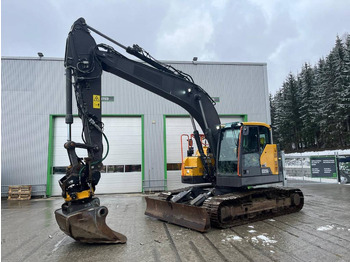 : фото в шапке страницы