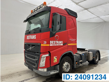 : фото в шапке страницы