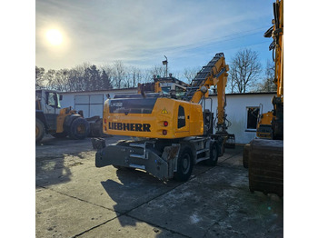 : фото в шапке страницы