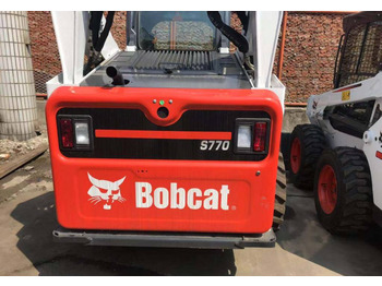 Мини-погрузчик с бортовым поворотом Bobcat 770: фото 1 Мини-погрузчик с бортовым поворотом Bobcat 770: фото 1