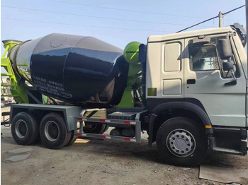 : фото в шапке страницы