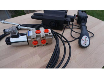 Фронтальный погрузчик для трактора для Грузовиков Front loader valve with Load Sensing LS valve 4 function Joystick 90 l/min 24 gp Case IH: фото 3