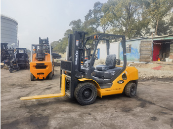 Komatsu FD30 forklift в лизинг komatsu FD30 forklift: фото 1