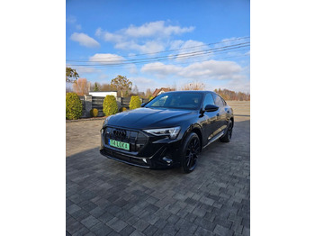 Легковой автомобиль AUDI