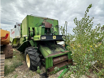 Зерноуборочный комбайн JOHN DEERE