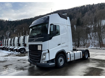 : фото в шапке страницы