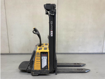 : фото в шапке страницы