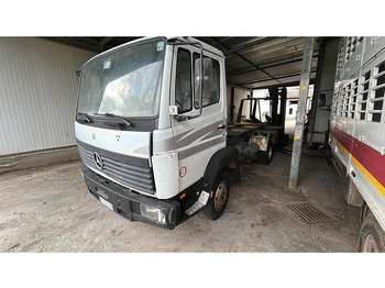 Грузовик MERCEDES-BENZ