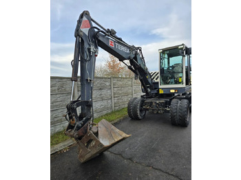 : фото в шапке страницы