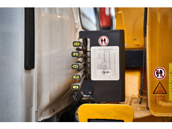 Грузовик бортовой/ Платформа ISUZU ELF с КМУ XCMG SQS125 г/п 5 т: фото 5